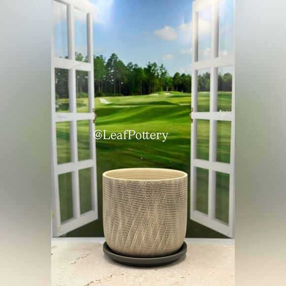 Greich Gray/Beige Ceramic Planter Pot with saucer attached - Picture 2 of 9